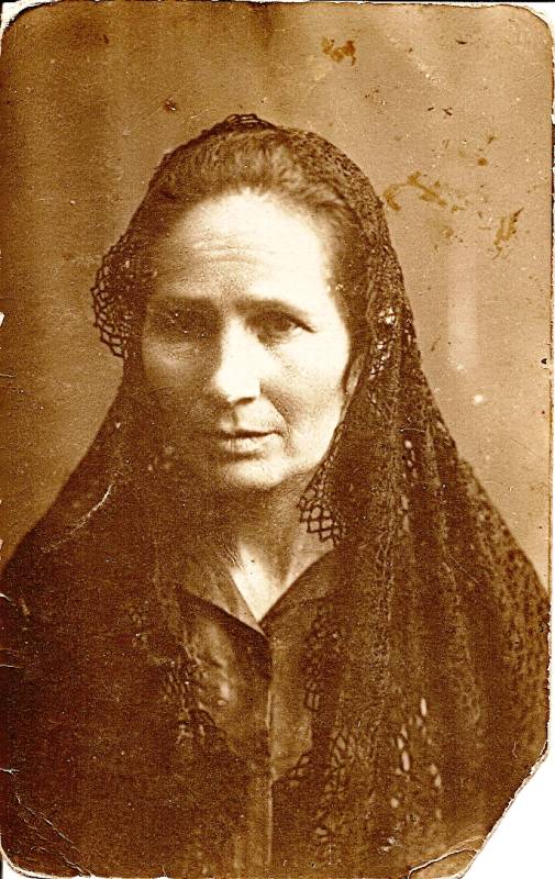 Golda Azimova(1868-1942), cantor`s oldest daughter, Petrovichi, 1900s
